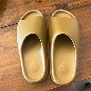 Yeezy slides Sz 11